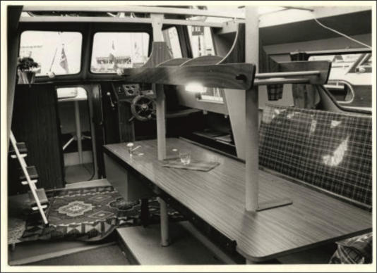 Interieur van vroeger met de standaard ruitpatroon bekleding